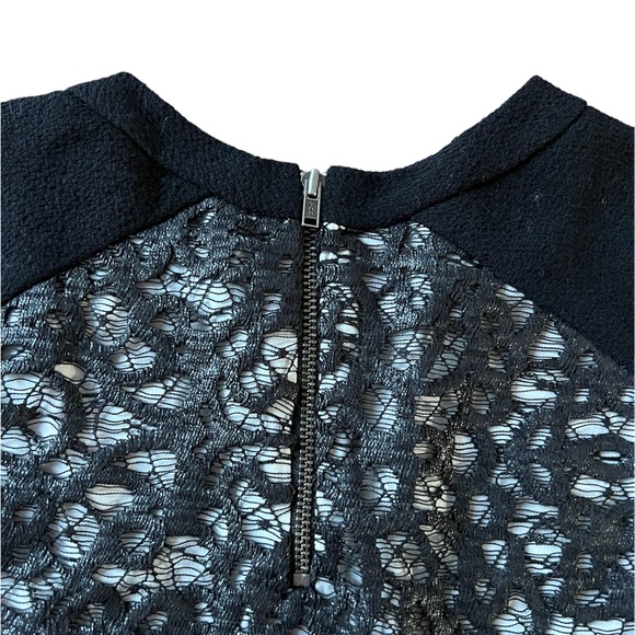 ALC Women’s Lace Overlay Blouse Short Sleeve Crewneck Black Wool - Picture 4 of 5